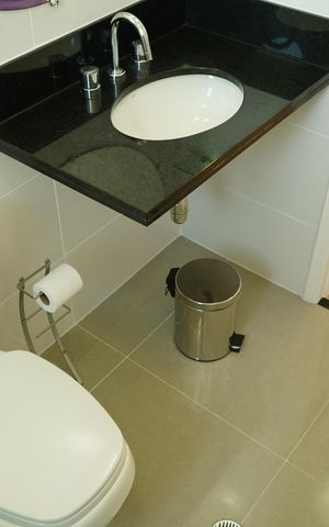 Apartamento à venda com 148m², 4 quartos e 3 vagasBanheiro da Suíte 2