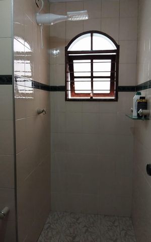 Casa à venda com 125m², 2 quartos e 2 vagas Casa à venda com 125m², 2 quartos e 2 vagasBanheiro