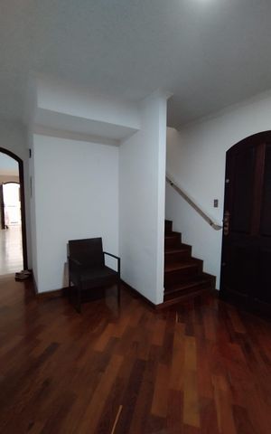 Casa à venda com 125m², 2 quartos e 2 vagas Casa à venda com 125m², 2 quartos e 2 vagasSala