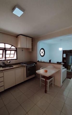 Casa à venda com 125m², 2 quartos e 2 vagas Casa à venda com 125m², 2 quartos e 2 vagasCozinha