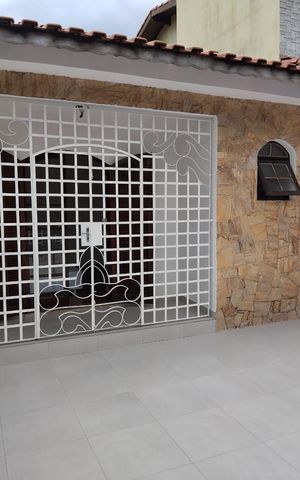 Casa à venda com 125m², 2 quartos e 2 vagas Casa à venda com 125m², 2 quartos e 2 vagasÁrea externa