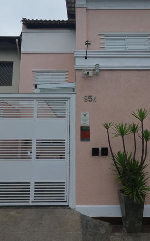 Casa para alugar com 163m², 3 quartos e 1 vagaFachada