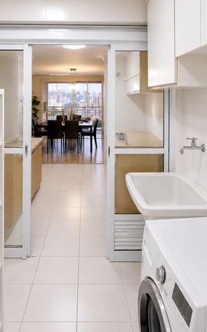 Apartamento à venda com 133m², 3 quartos e 2 vagas Apartamento à venda com 133m², 3 quartos e 2 vagasÁrea de serviço