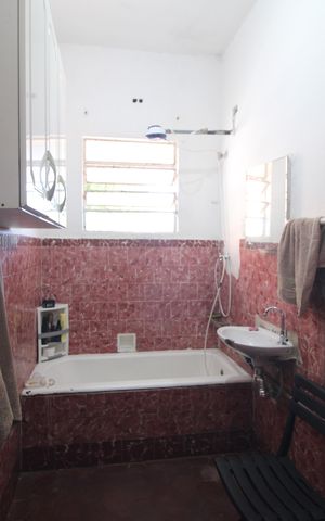 Casa à venda com 291m², 2 quartos e 6 vagasBanheiro