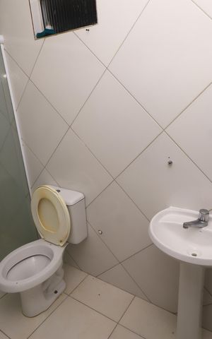 Casa para alugar com 59m², 2 quartos e sem vagaBanheiro da suíte