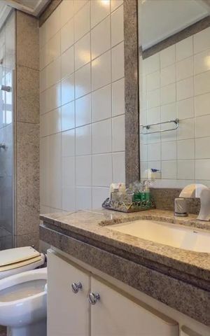 Apartamento para alugar com 280m², 4 quartos e 3 vagas Apartamento para alugar com 280m², 4 quartos e 3 vagasBanheiro da Suíte 2