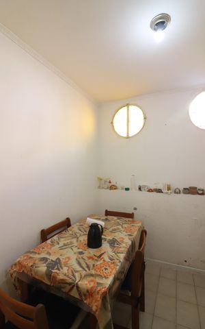 Casa à venda com 179m², 2 quartos e 3 vagasCozinha 