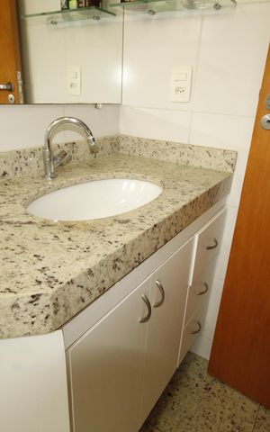 Apartamento à venda com 77m², 3 quartos e 2 vagasbanheiro 1