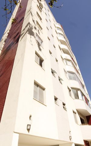 Apartamento à venda com 77m², 3 quartos e 2 vagasFachada