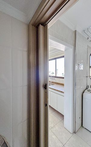 Apartamento para alugar com 158m², 4 quartos e 4 vagasBanheiro de serviço