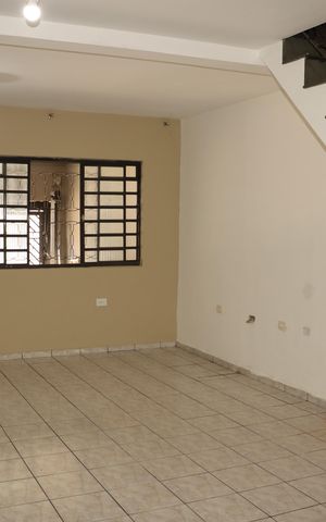 Casa para alugar com 138m², 2 quartos e 2 vagasSala