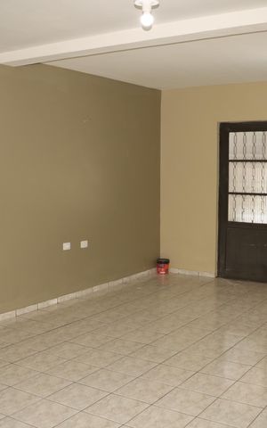 Casa para alugar com 138m², 2 quartos e 2 vagasSala
