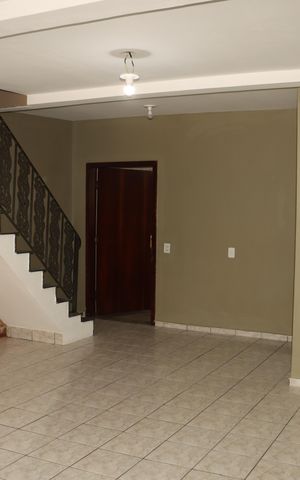Casa para alugar com 138m², 2 quartos e 2 vagasSala