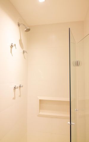 Apartamento à venda com 81m², 2 quartos e 1 vaga Apartamento à venda com 81m², 2 quartos e 1 vagaBanheiro