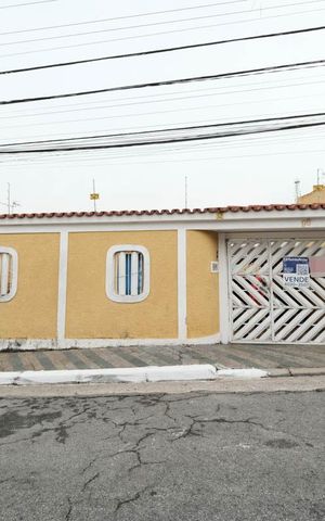 Casa à venda com 300m², 3 quartos e 4 vagasFachada
