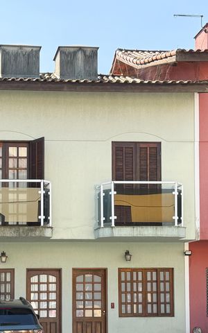 Casa de condomínio à venda com 109m², 3 quartos e 2 vagas Casa de condomínio à venda com 109m², 3 quartos e 2 vagasVista - Sala