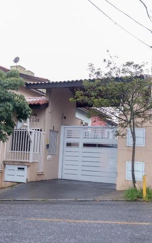 Casa de condomínio à venda com 109m², 3 quartos e 2 vagas Casa de condomínio à venda com 109m², 3 quartos e 2 vagasFachada