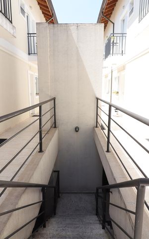 Casa à venda com 105m², 3 quartos e 2 vagasÁrea comum  - Escada garagem