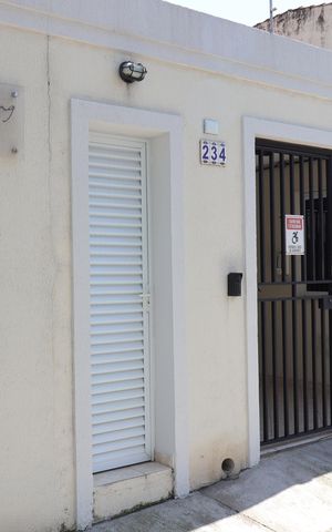 Casa à venda com 105m², 3 quartos e 2 vagasFachada e portaria