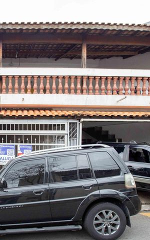 Casa à venda com 338m², 7 quartos e 4 vagasFachada