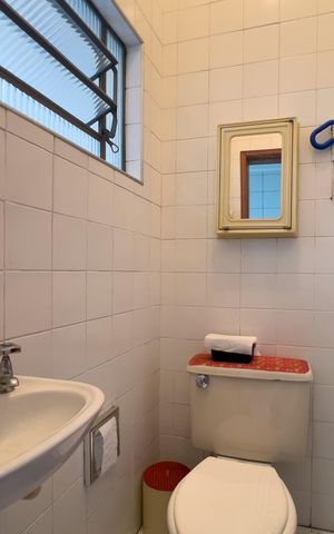Casa à venda com 150m², 3 quartos e 2 vagas Casa à venda com 150m², 3 quartos e 2 vagasÁrea de serviço