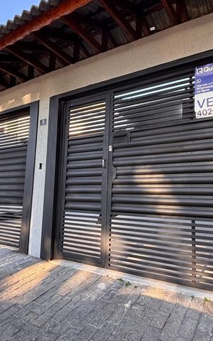 Casa à venda com 240m², 3 quartos e 5 vagas Casa à venda com 240m², 3 quartos e 5 vagasFachada