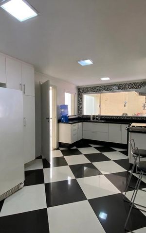 Casa à venda com 360m², 5 quartos e sem vaga Casa à venda com 360m², 5 quartos e sem vagaCozinha