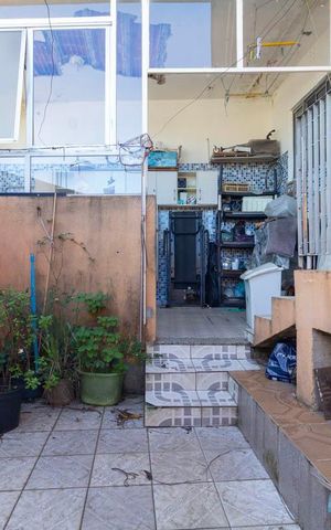 Casa à venda com 195m², 4 quartos e 2 vagas Casa à venda com 195m², 4 quartos e 2 vagasÁrea externa