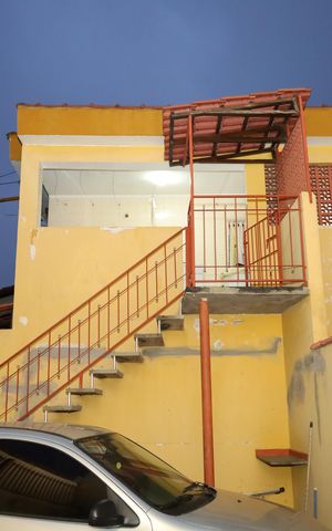 Casa à venda com 312m², 6 quartos e 6 vagasFachada interna de trás