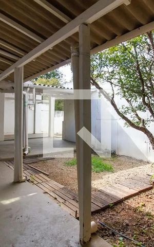 Casa à venda com 350m², 6 quartos e 5 vagas Casa à venda com 350m², 6 quartos e 5 vagasÁrea externa