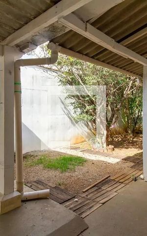 Casa à venda com 350m², 6 quartos e 5 vagas Casa à venda com 350m², 6 quartos e 5 vagasÁrea externa