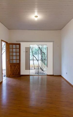 Casa à venda com 350m², 6 quartos e 5 vagas Casa à venda com 350m², 6 quartos e 5 vagasSala