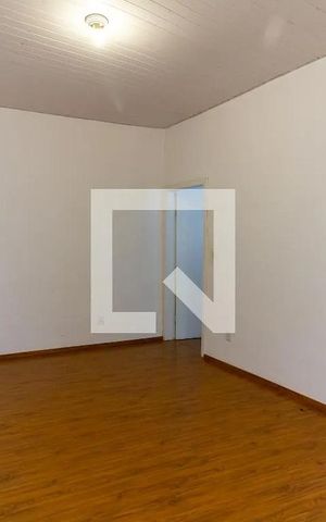 Casa à venda com 350m², 6 quartos e 5 vagas Casa à venda com 350m², 6 quartos e 5 vagasQuarto