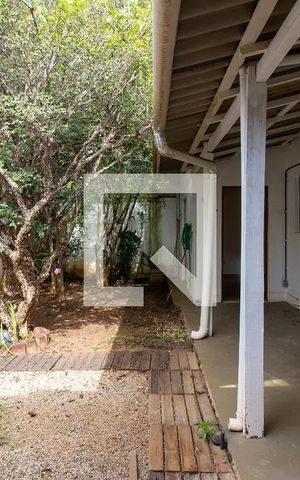 Casa à venda com 350m², 6 quartos e 5 vagas Casa à venda com 350m², 6 quartos e 5 vagasÁrea externa