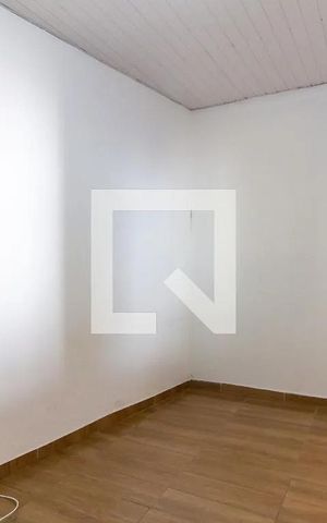 Casa à venda com 350m², 6 quartos e 5 vagas Casa à venda com 350m², 6 quartos e 5 vagasQuarto