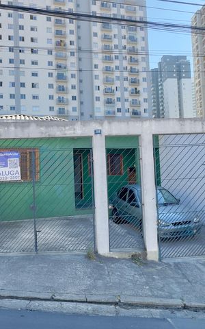 Casa para alugar com 177m², 3 quartos e 1 vaga Casa para alugar com 177m², 3 quartos e 1 vagaPlaca instalada na fachada do imóvel