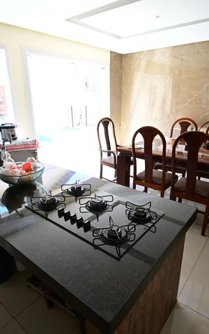 Casa para alugar com 200m², 3 quartos e 5 vagas