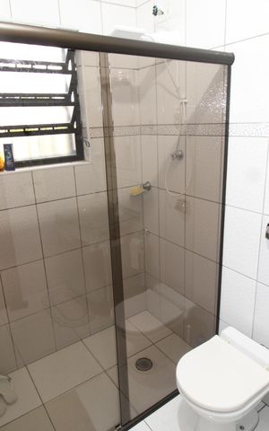 Casa à venda com 180m², 2 quartos e 2 vagasBanheiro da Suíte 2