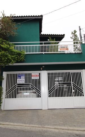 Casa à venda com 180m², 2 quartos e 2 vagasFachada