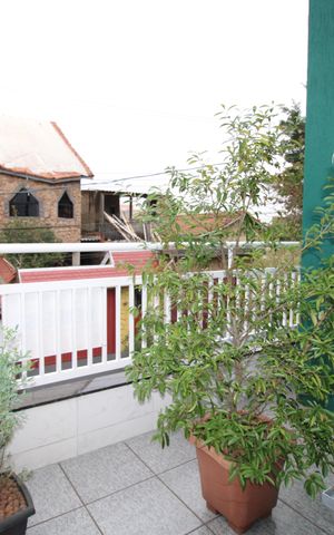 Casa à venda com 180m², 2 quartos e 2 vagasQuintal