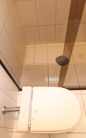 Casa à venda com 180m², 2 quartos e 2 vagasBanheiro da Suíte 1
