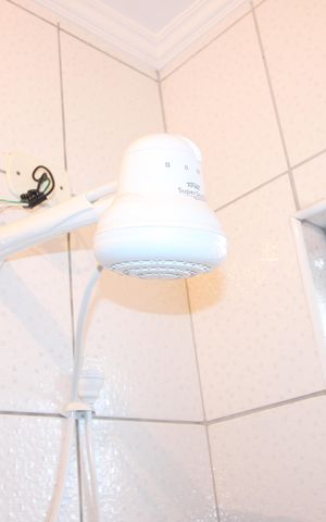 Casa à venda com 180m², 2 quartos e 2 vagasBanheiro da Suíte 1