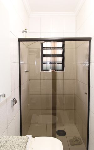Casa à venda com 180m², 2 quartos e 2 vagasBanheiro 3