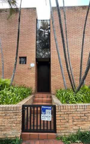 Casa à venda com 227m², 4 quartos e 2 vagasFachada com Plaquinha YVPZ-2256