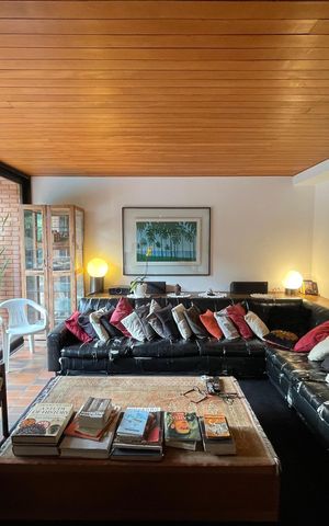 Casa à venda com 227m², 4 quartos e 2 vagasSala