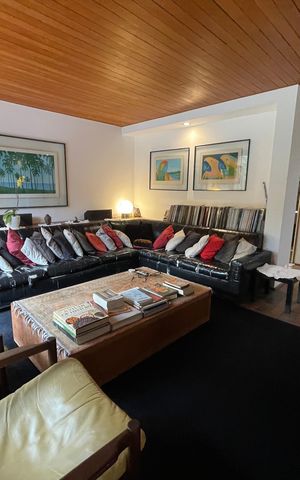 Casa à venda com 227m², 4 quartos e 2 vagasSala