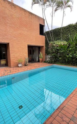 Casa à venda com 227m², 4 quartos e 2 vagasPiscina