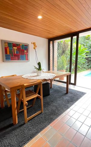 Casa à venda com 227m², 4 quartos e 2 vagasSala