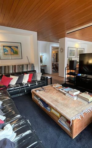 Casa à venda com 227m², 4 quartos e 2 vagasSala