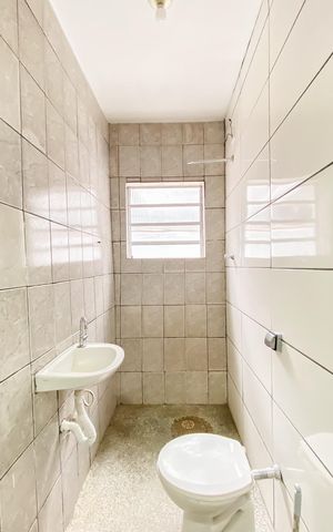 Casa para alugar com 67m², 2 quartos e sem vaga Casa para alugar com 67m², 2 quartos e sem vagaBanheiro